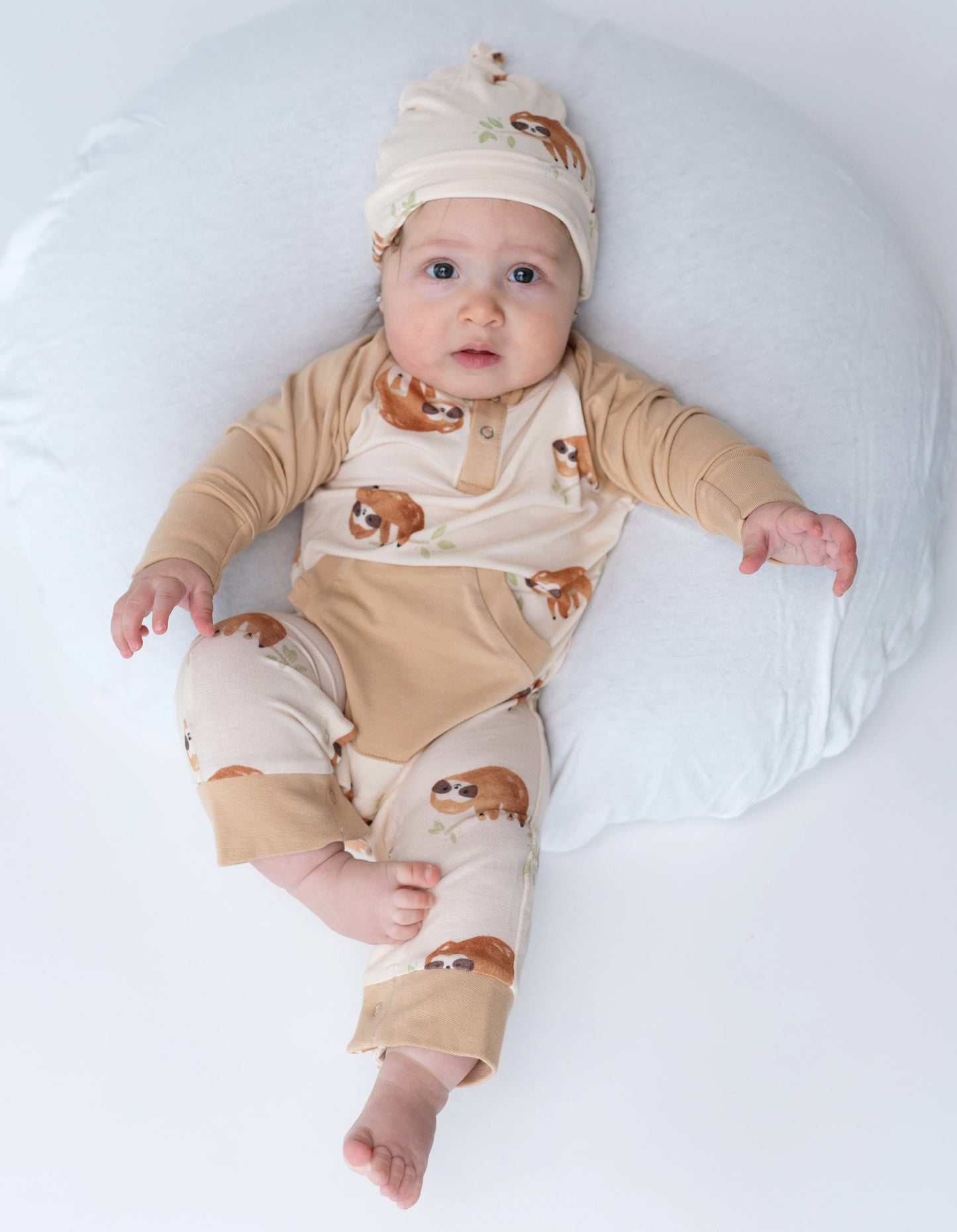 bamboo knot hat & romper sleepy sloth print
