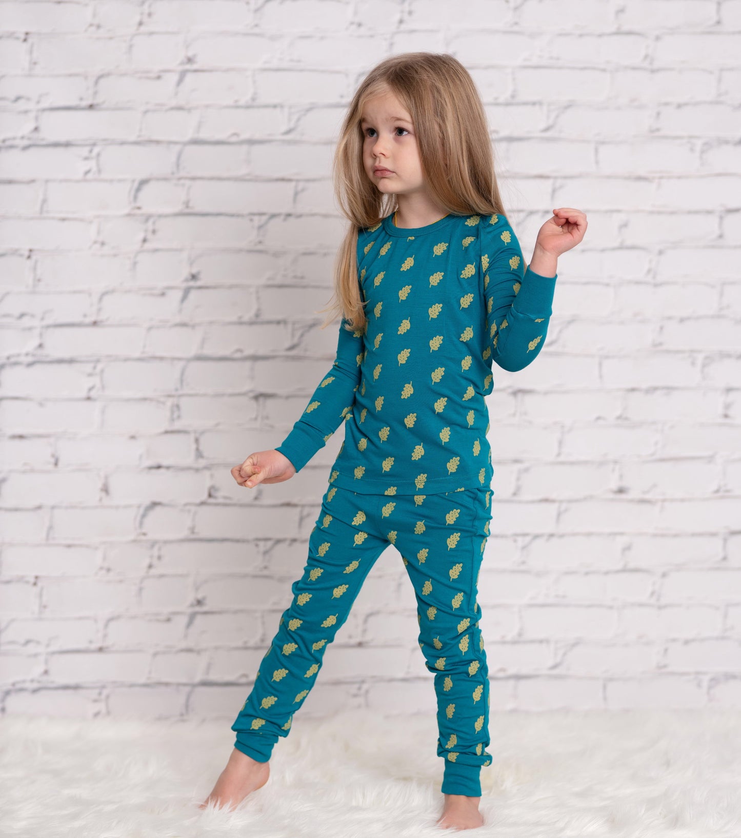 bamboo long sleeve pajama set dotty leaf print lifestyle