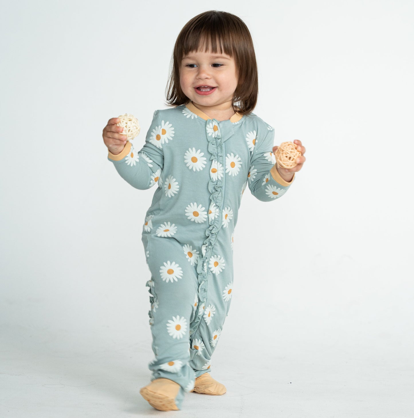 bamboo ruffle footies daisy print