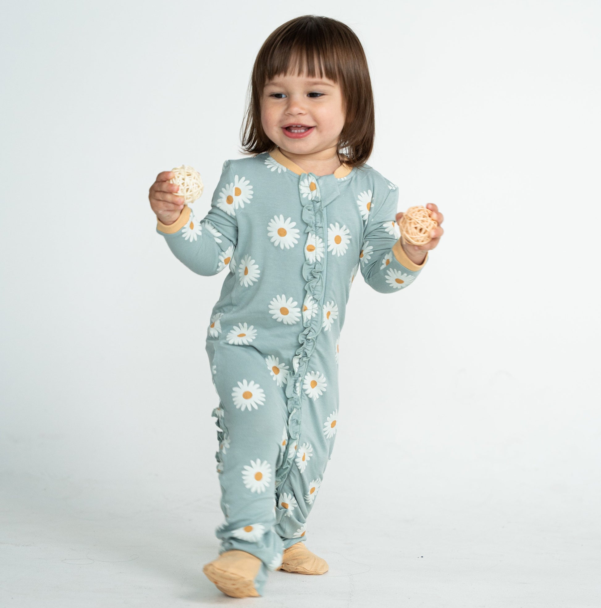 bamboo ruffle footies daisy print