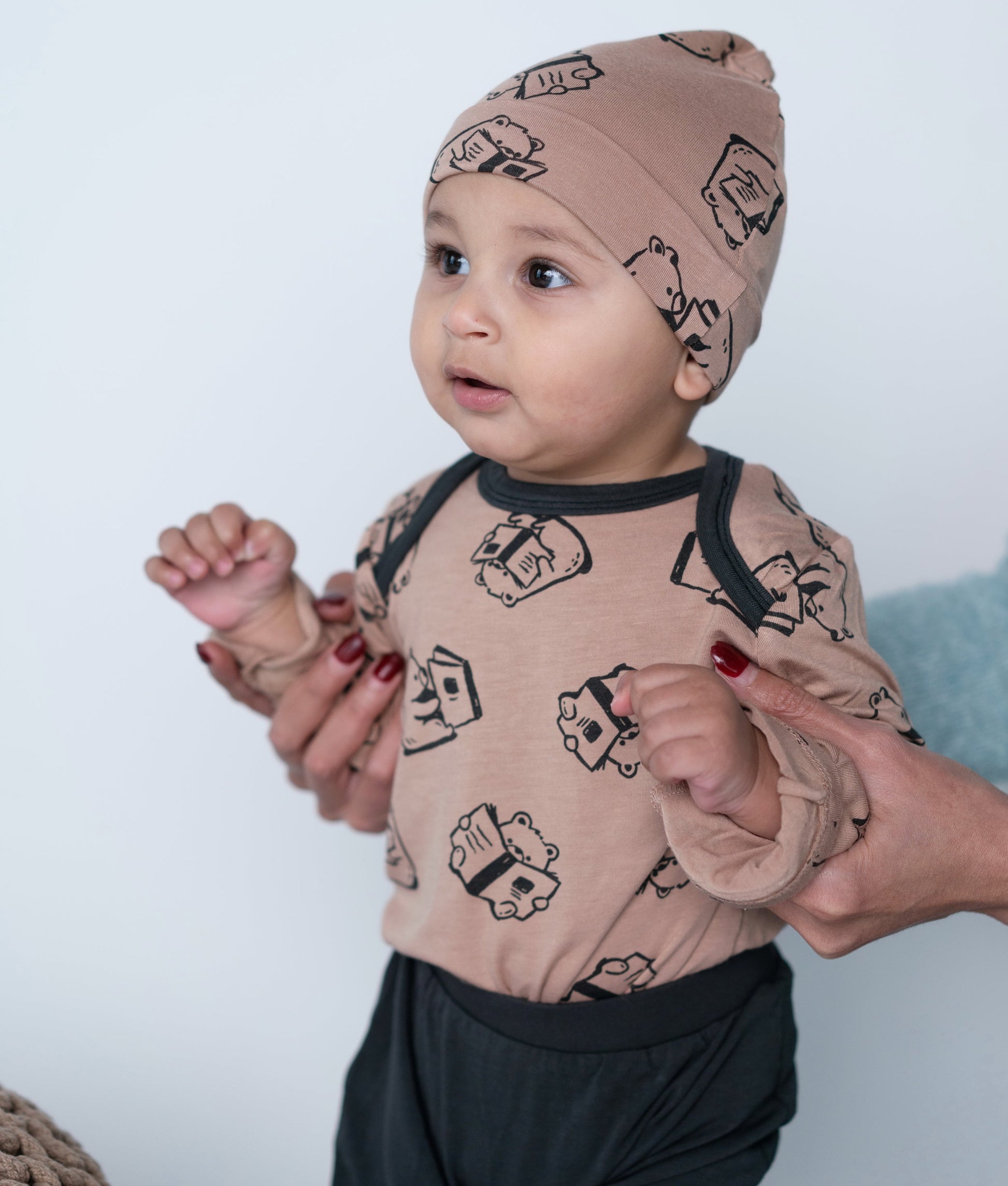 bamboo knot hat & onesie story book bear print