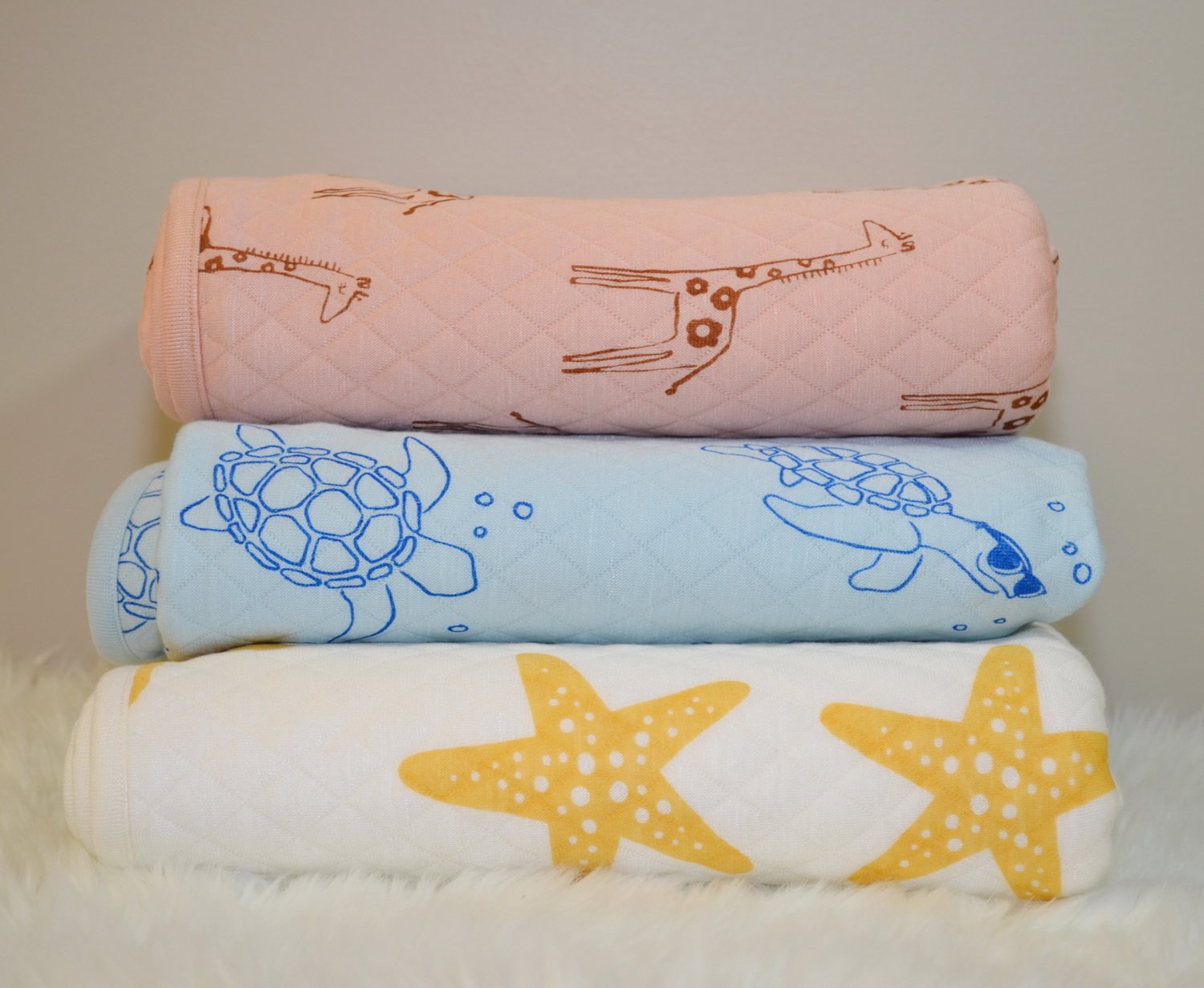 Large Bamboo Quilted Blanket (Daisy Giraffe Print)